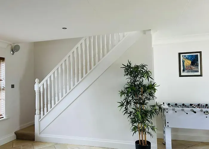 Winton Grove - For Outdoor And Tennis Enthusiasts * Kilmacanoge