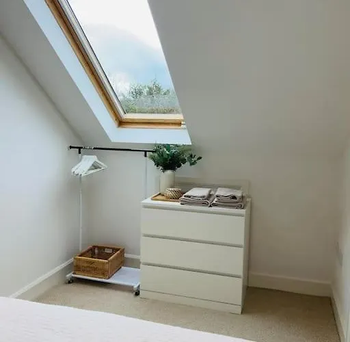 Winton Grove - For Outdoor And Tennis Enthusiasts *